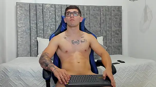 Calvin_Hunter webcam