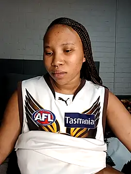 DrippinCaramelCutie webcam