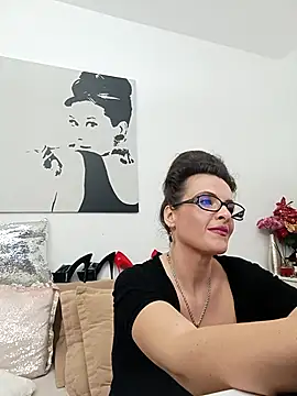 Webcam Model (RebeccaNoble)  is live.Free join now!