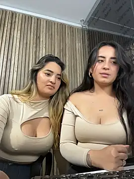 Antonella_Julieta webcam