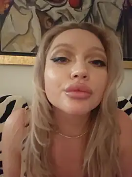 Webcam Model (misstitmouseofficial)  is live.Free join now!