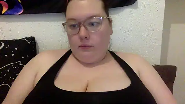 Sexycurvyemilyy webcam