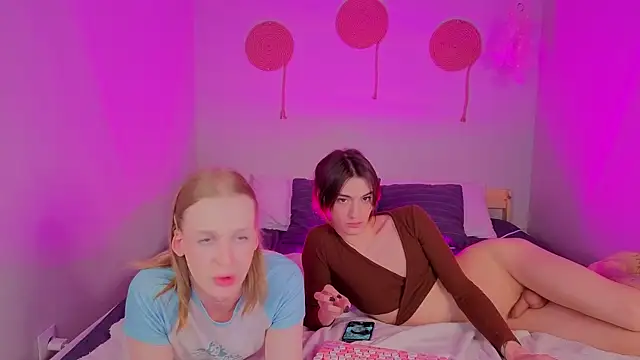 Olivia-Pink webcam