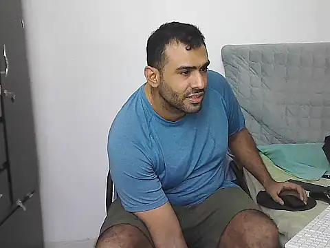 AlphaLatinoBear webcam