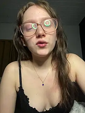 YoungLisaa18 webcam