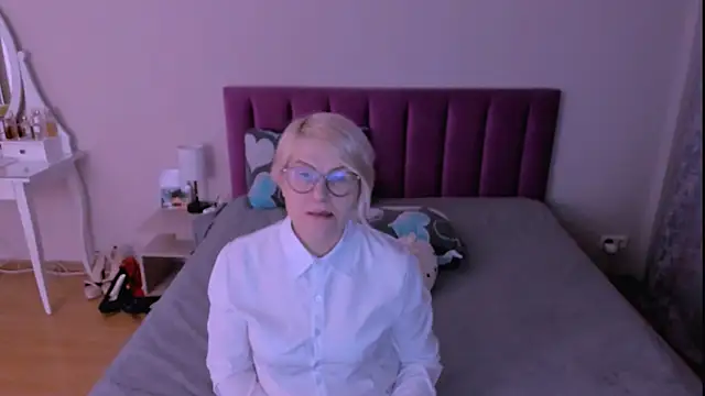 sabrinamacmarren webcam