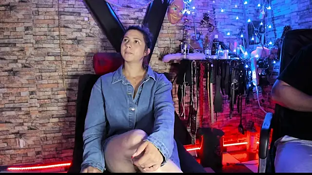 Liltildeman_moon webcam