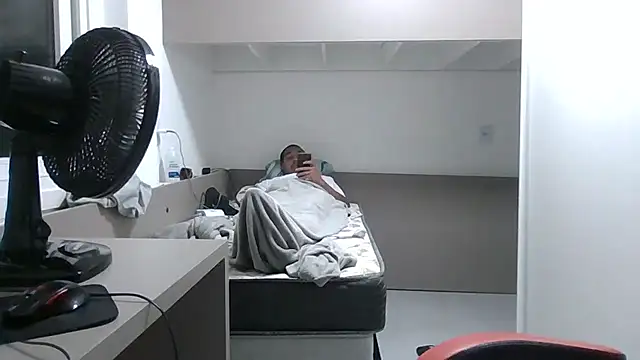 JUNINHOLEKEJR webcam