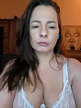 Webcam Model (cristalines)  is live.Free join now!