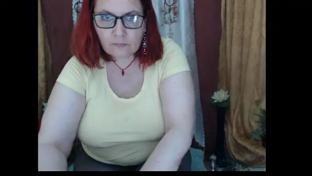 PlayfullMature webcam