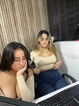 Antonella_Julieta webcam