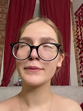 MyKittySayMeow webcam