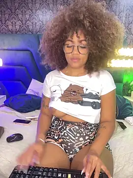 riri_brunnete webcam