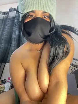 Nabila-hanouna webcam