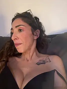 Amani_thewolf webcam