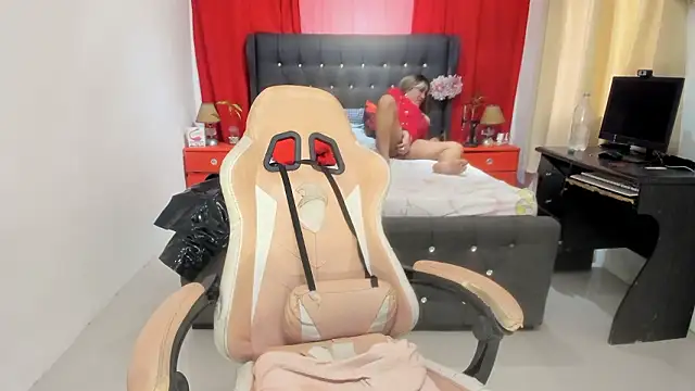 UrDreamTsMistress webcam