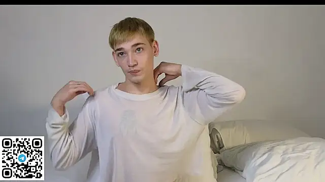 julian_wins (M twink) - Show hard dick🫦