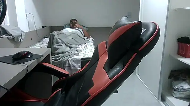 JUNINHOLEKEJR webcam