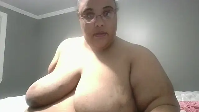 SexyBBW10790 webcam
