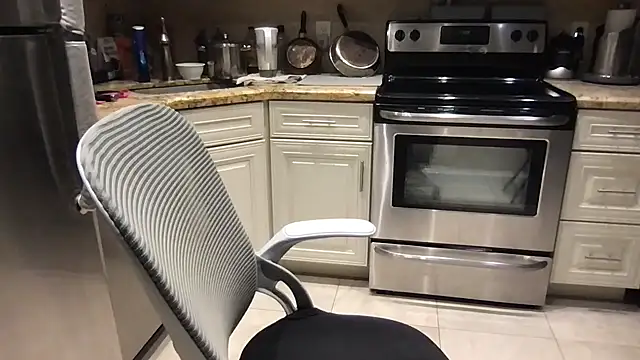 BigMuscleGuy28 webcam