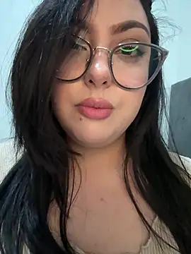 Webcam Model (MileyGia)  is live.Free join now!