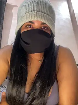 Nabila-hanouna webcam