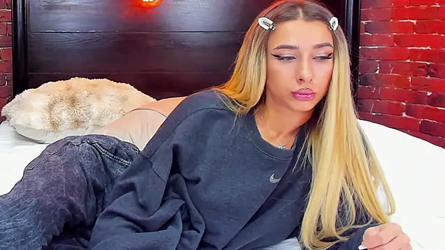 ChristynaRoss webcam