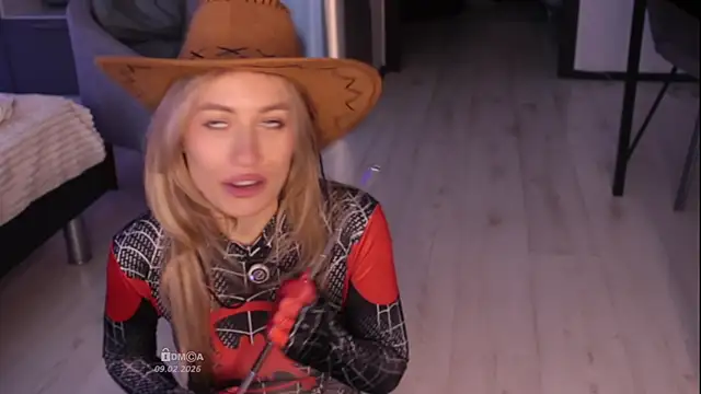 Blondie_Bunny webcam