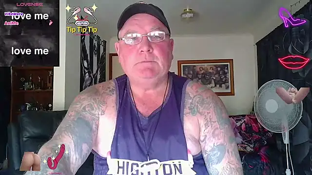 kinkyblueyes69 (M mature) - NAKED