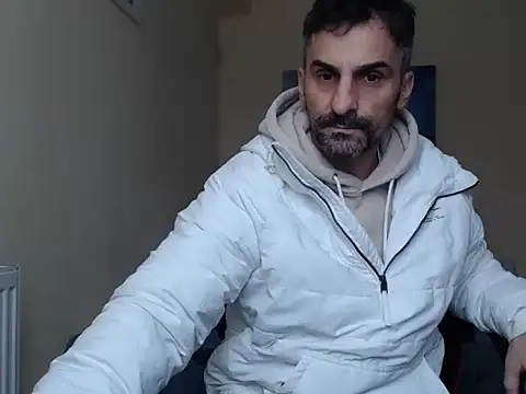 amydamarw (Ask my age) - flash ass 20.flash cock 25, nude 100