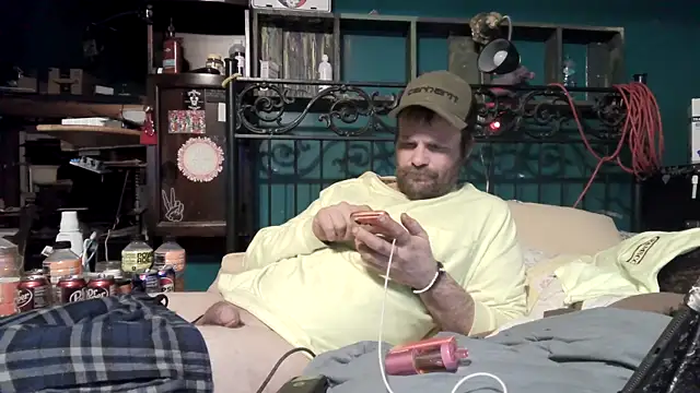 charactrzero (Ask my age) - Get naked stay naked.