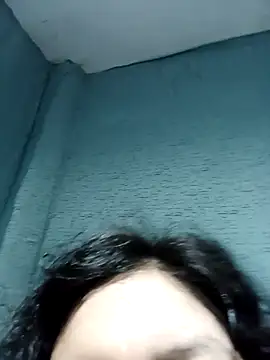 Webcam Model (KittyLesly)  is live.Free join now!