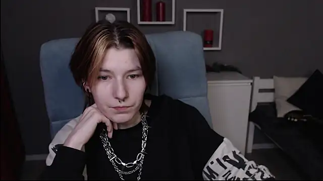 guitarandangell (F young) - What's under T-shirt today?