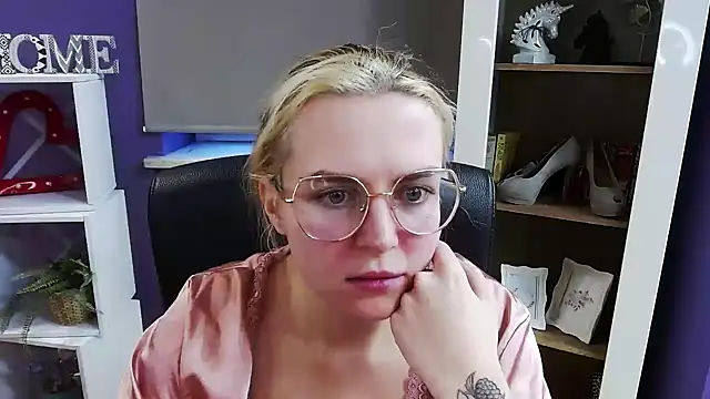 Zoey_Erotic webcam