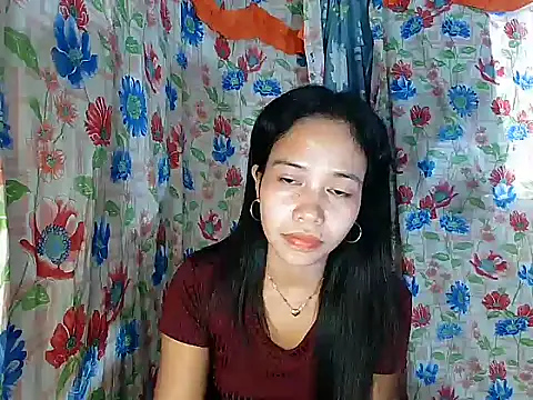 PinaySkinnyGirl webcam