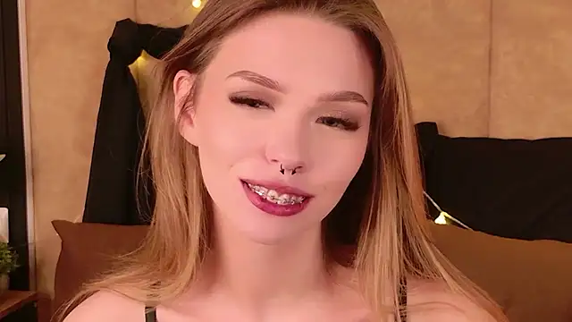 sierra_fane - Sierra_Fane's free webcam