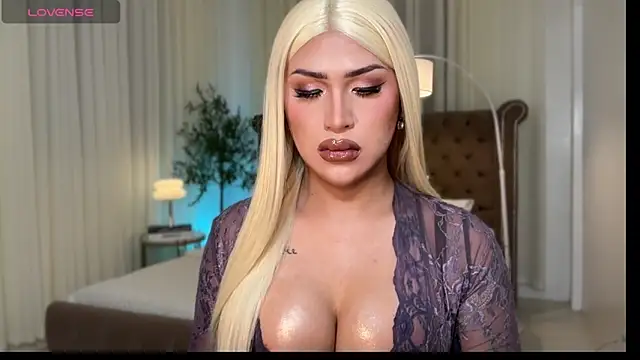 Your_Majesty_Tyra webcam