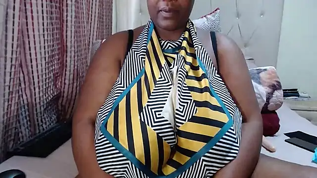 CHOCOLATEDARKBUSTYX webcam