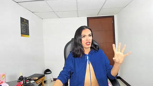 Aisha_hotts777 webcam