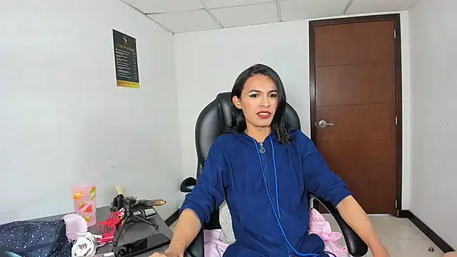 Aisha_hotts777 webcam