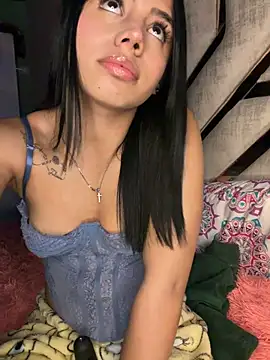 Laura-Khalifa webcam