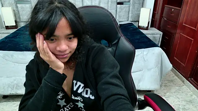 laureentt_ - Laureentt_'s free webcam - UK Sex Cams