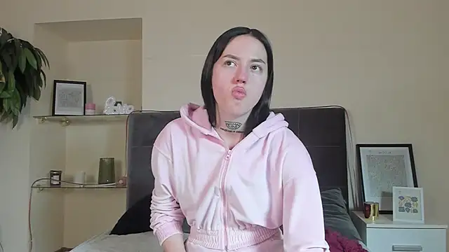 adrianacult - AdrianaCult's free webcam - UK Sex Cams