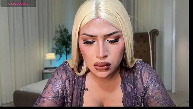 Your_Majesty_Tyra webcam