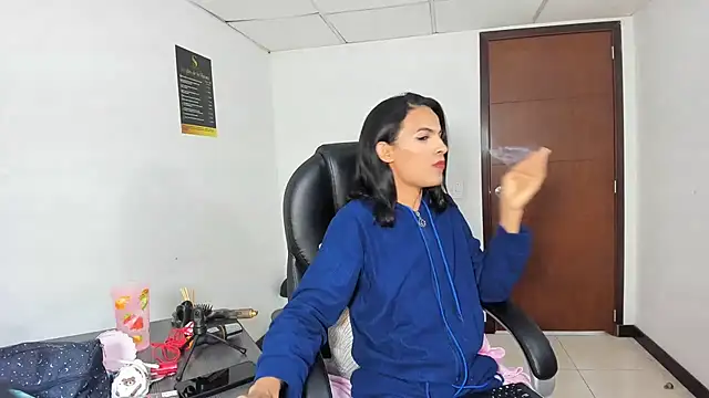 Aisha_hotts777 webcam