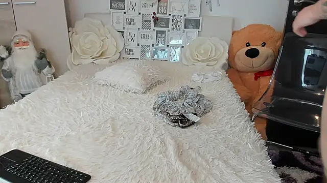 sweetemy4u (F milf) - make this pussy happy whit a big squirt