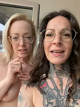 BrownieyQueen webcam