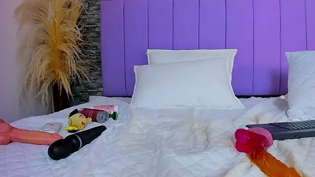 susanaross (F teen) - fingers inside me