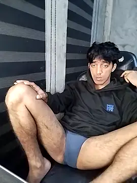 Live gay webcam of RowyCam