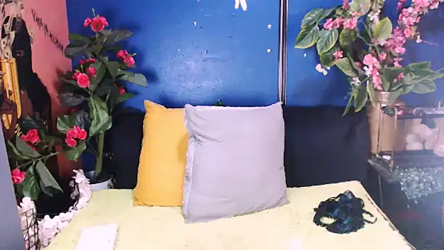 Littleindianmilf webcam